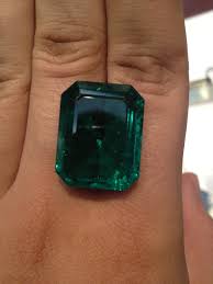 Emerald stone ring
